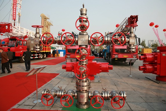 Coventional wellhead and christmas tree
